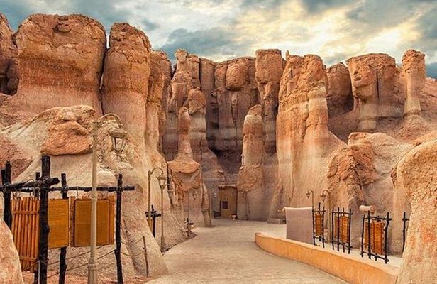 Full Day Al-Qara Hill & Jawatha AlAhsaa Tour