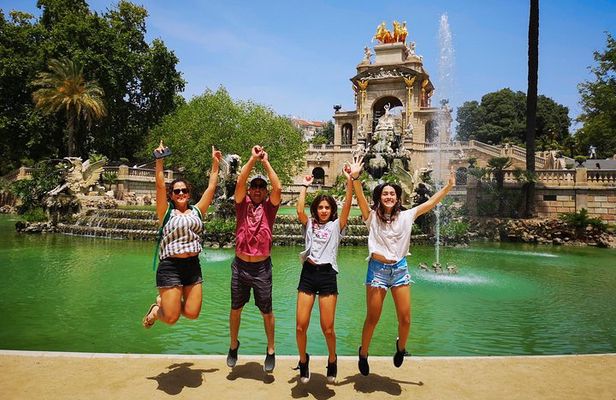 Kickstart Barcelona Private Tour. City Highlights for newcomers