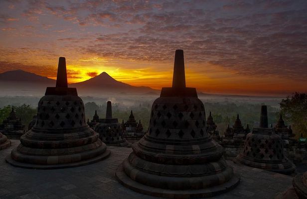 2 days Yogyakarta tour (Borobudur, Prambanan, Jomblang cave, Timang beach)