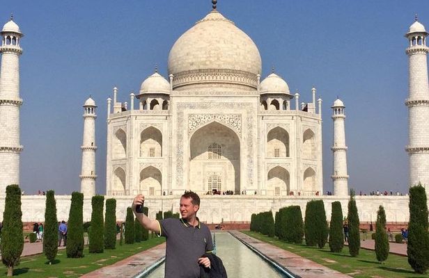 Same Day Taj Mahal Sunrise and Agra Fort Tour from Delhi by Car: All Inclusive