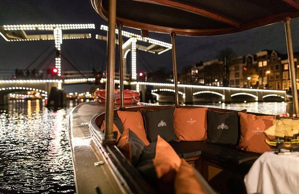 Amsterdam Evening Canal Cruise with Live Guide and Onboard Bar 