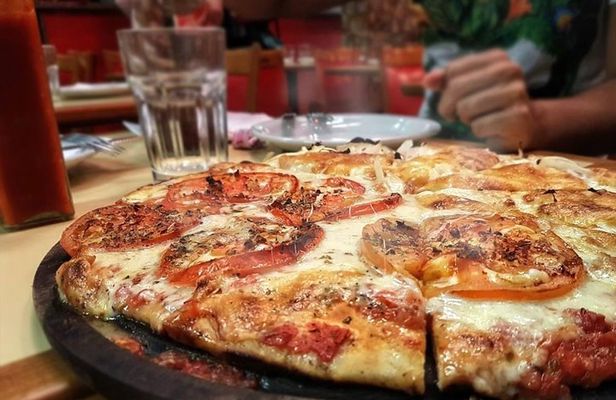 Private Walking Tour & Argentinian pizzas Tasting