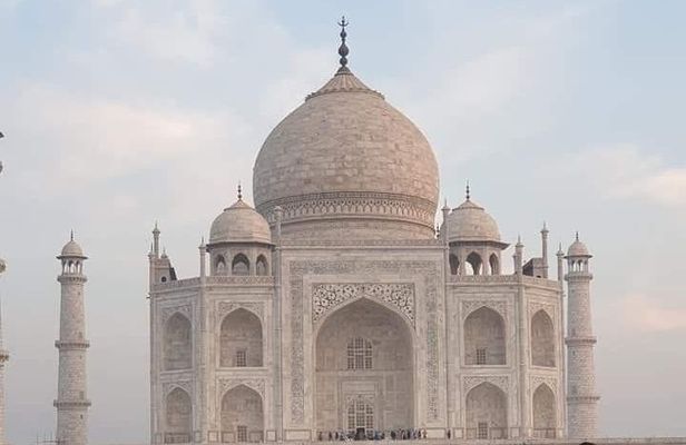 TAJ MAHAL TOUR (1 Nights /2 Days)