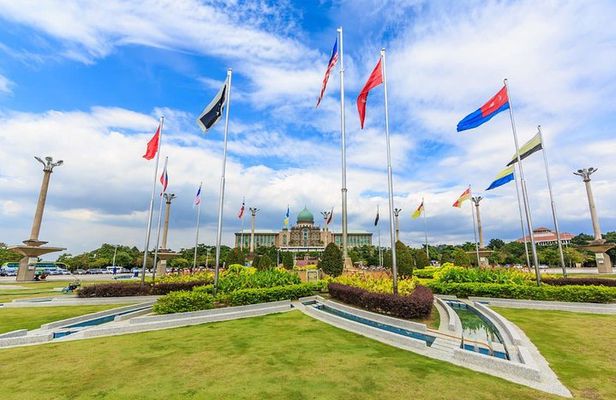 Exploring Putrajaya: A Half-Day Sightseeing Tour
