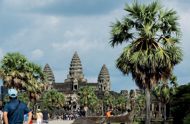 Angkor Wat Small Circuit Tour
