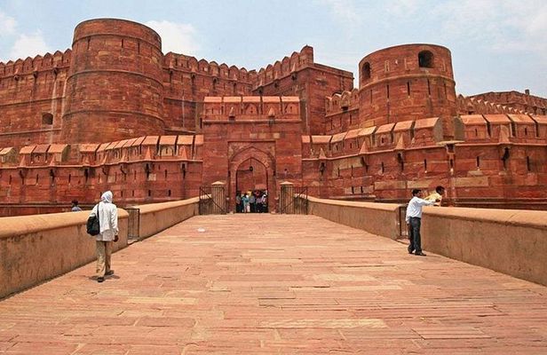 Taj Mahal Tour by Superfast Train from Delhi-Top Rated