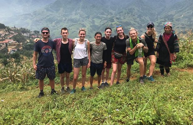 From Hanoi: 3 Days Luxury Sapa Trek & Fansipan Peak with Dcar