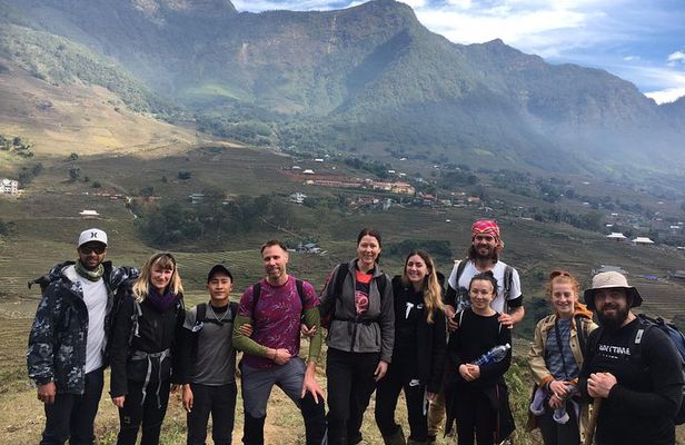 From Hanoi: 2 Days Luxury Sapa Trek & Fansipan Peak with Dcar