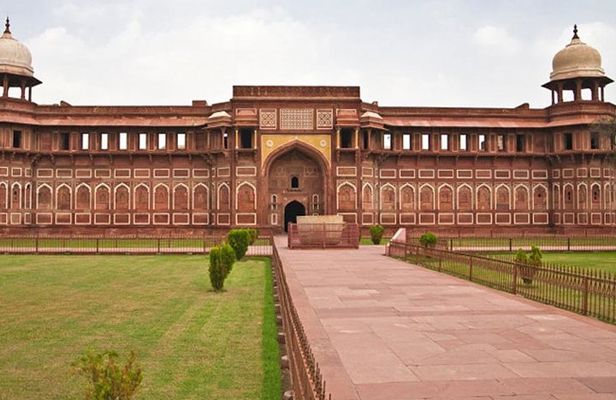 5 Days Golden Triangle Tour From Delhi