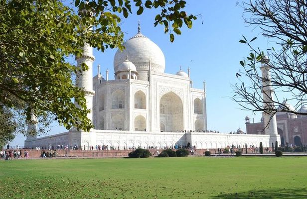 From Delhi : Sunrise Taj Mahal and Agra Fort with Jaipur Transfer