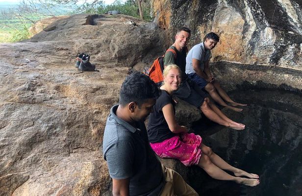 Trekking Dimbulagala Mountain