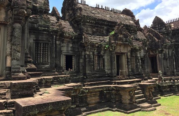 Private One Day Tour to Lady Temple & Kbal Spean