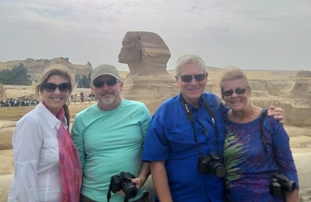 Giza Pyramids & Egyptian Museum: Camel Ride and Lunch Experience