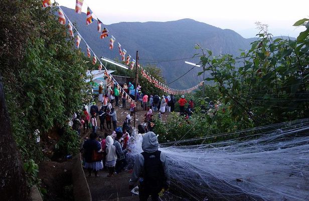 Kandy to Nallathanniya (Climb Adams Peak)