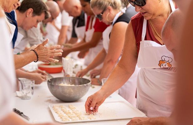 Cesarine: Small group Pasta-Making class in Como