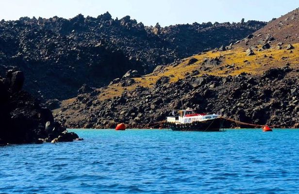 Santorini Volcano & Hot Springs Tour 