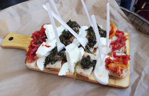 Small Group Street Food and Walking Tour in Naples