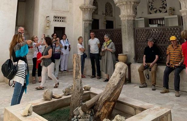 Discover the old city of dubai by walk