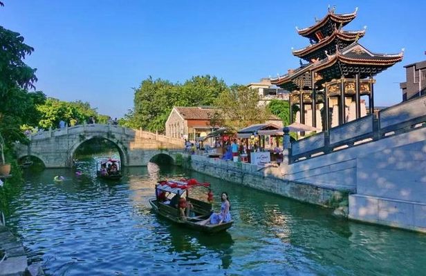 Foshan Qinghui Garden and Fengjian Water Town Private Day Tour from Guangzhou