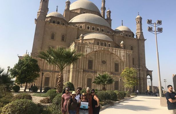 Tour to Giza Pyramids and Egyptian Museum and Citadel and Khan elkhalili