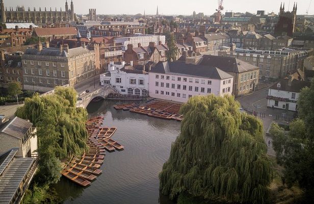Private | Alumni-led Walking & Punting Tour w/opt King's Chapel