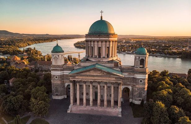 Budapest Danube Bend Full Day Tour with Lunch
