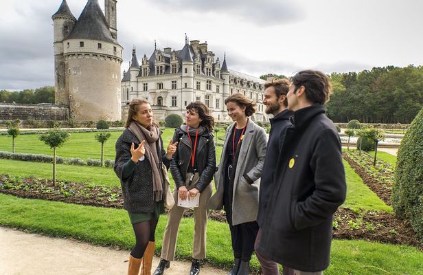 Loire Valley Day Trip with 3 Castles with Chambord and Chenonceau