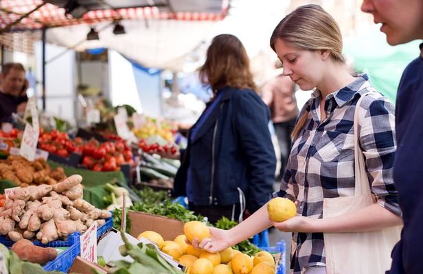 Market visit and cooking class with lunch or dinner at a local's home in Praiano