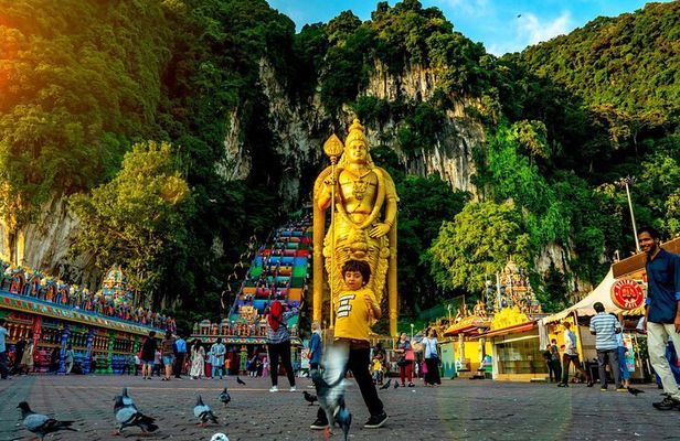 Private Batu Caves, National Mosque & Religious Tour with Lunch