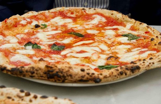 Private Pizza & Tiramisu Class at a Cesarina's home with tasting in Asti