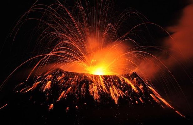 Pacaya Volcano Hikking from Guatemala City + box lunch