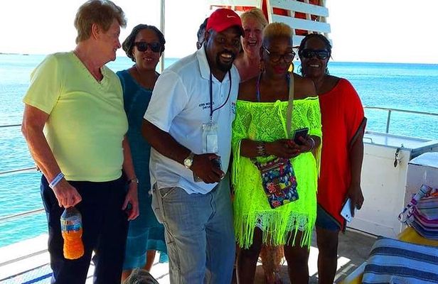 Cruise Ship Combo: Sloths, Chocolate Factory, City Tour, Beach, Private Shuttle