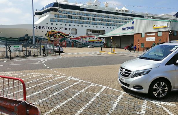 Southampton Cruise Term/ Hotel to London with Stopovers at Stonehenge & Windsor