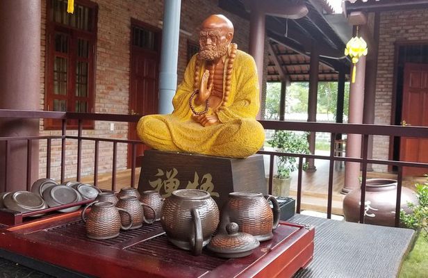 Hue Retreat: Tea and Meditation Tour with Vegetarian Meal