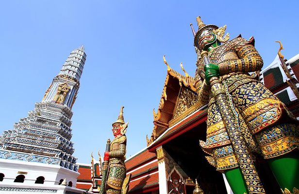 Grand Palace , Thai dance & Fun street walk in Bangkok