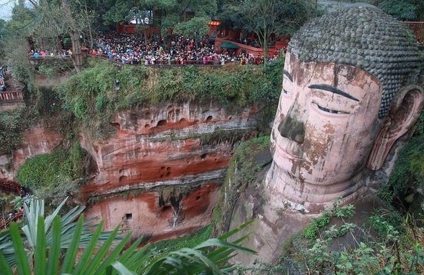Leshan Giant Buddha and Huanglongxi Ancient Town Day Trip