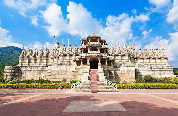 Kumbhalgarh & Ranakpur Day Tour with Guide, Tickets & Lunch