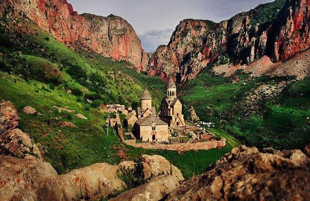 Private Guided Tour and Wine Degustation to Khor Virap & Noravank