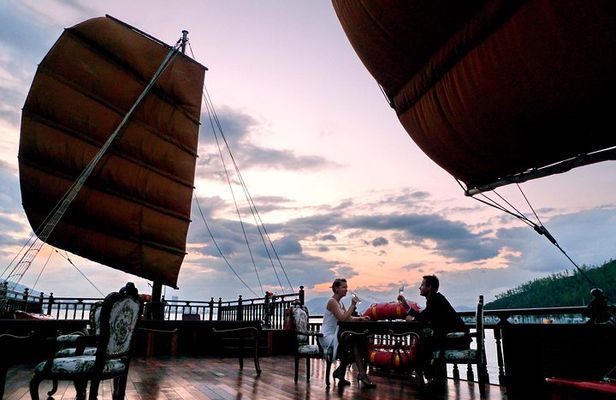 Nha Trang Sunset Cocktails and Dinner Cruise