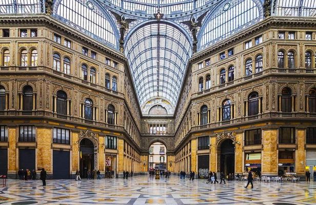 Napli panoramic tour and Monumental Old Town.