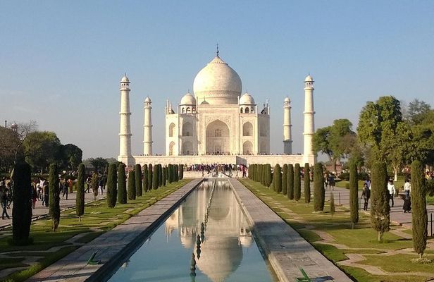 Private Taj Mahal Tour from Delhi by Car with Entry fees & Lunch