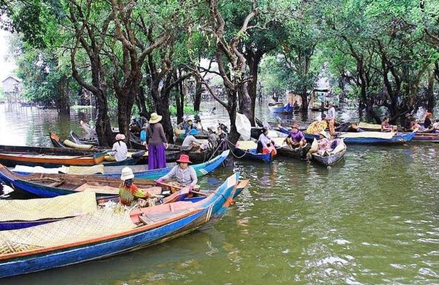 4-Hour Private Tour in Kampong Phluk Village