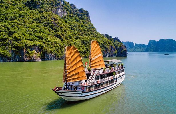 Bai Tu Long bay Boutique Cruise 2D/1N: Kayaking & swimming at pristine places