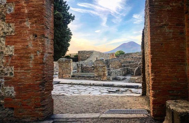 Enjoy Pompeii And Vesuvius from Amalfi Coast