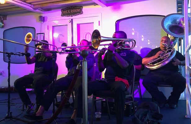 Paddlewheeler Creole Queen Jazz Dinner Cruise in New Orleans