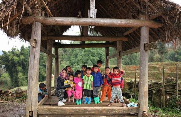 Sapa Trekking Tour from Hanoi By Limousine (2D1N Hotel Overnight)