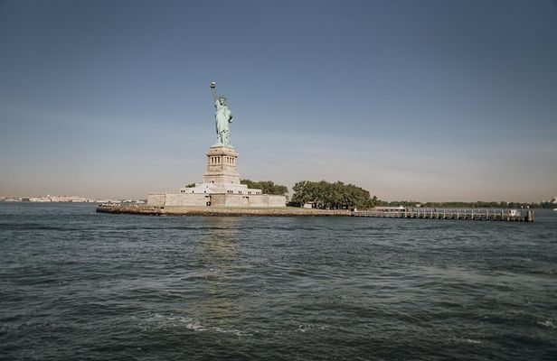 Statue of Liberty and Ellis Island Guided Tour with Ferry