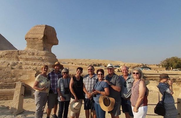 Private Tour to Giza Pyramids & Sphinx & Valley Temple