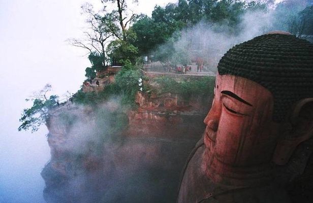 Leshan Giant Buddha Tour and Special Food