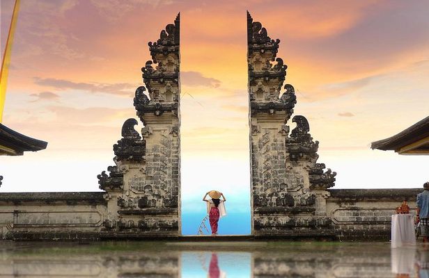 Lempuyang Heaven Gate ,water Palace and Tukad Cepung waterfall Tour